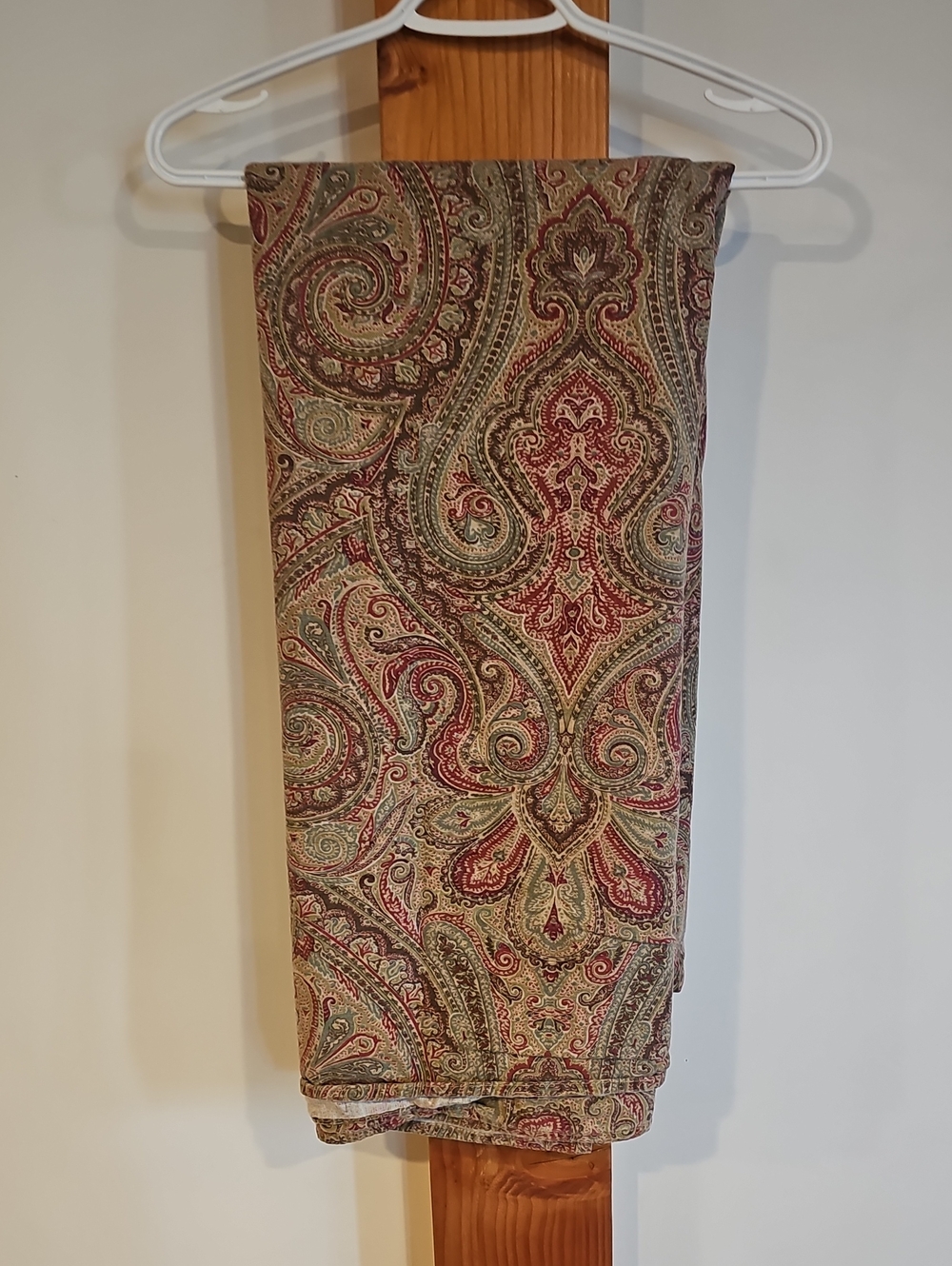 Paisley Print Tablecloth - Red & Green